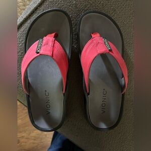 Men’s size 7 vionic flip flop
